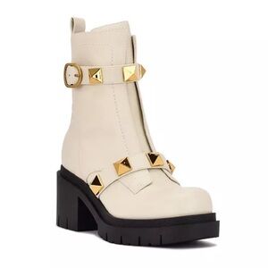 Nine West Junga Lug Sole Booties Gold Studded Cream Ankle Boots